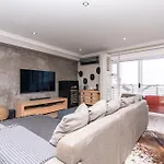 Luxury Secure Big Bay Apartment