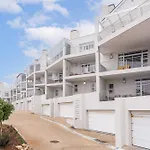Luxury Secure Big Bay Apartment