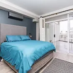 Luxury Secure Big Bay Apartment