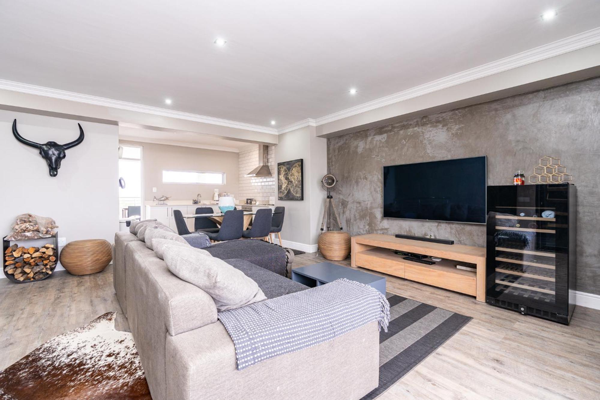 Luxury Secure Big Bay Apartment *
