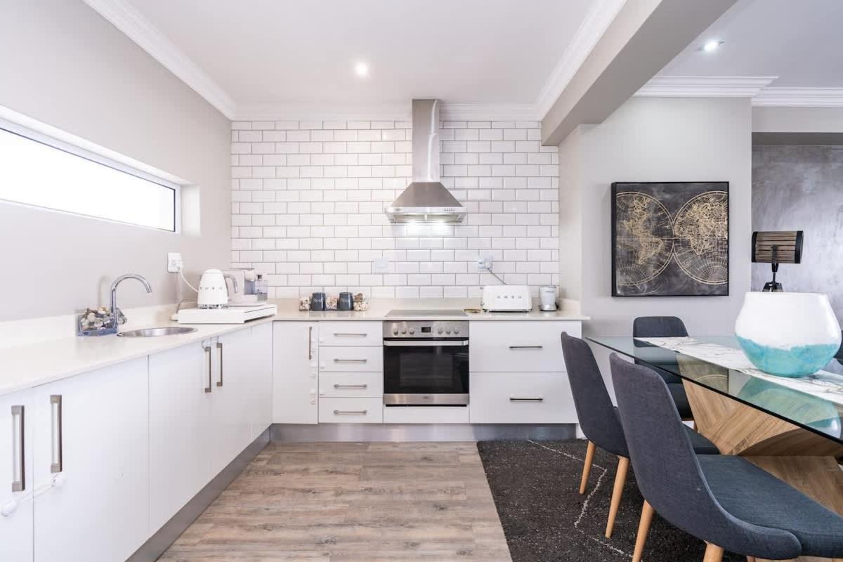 Luxury Secure Big Bay Apartment